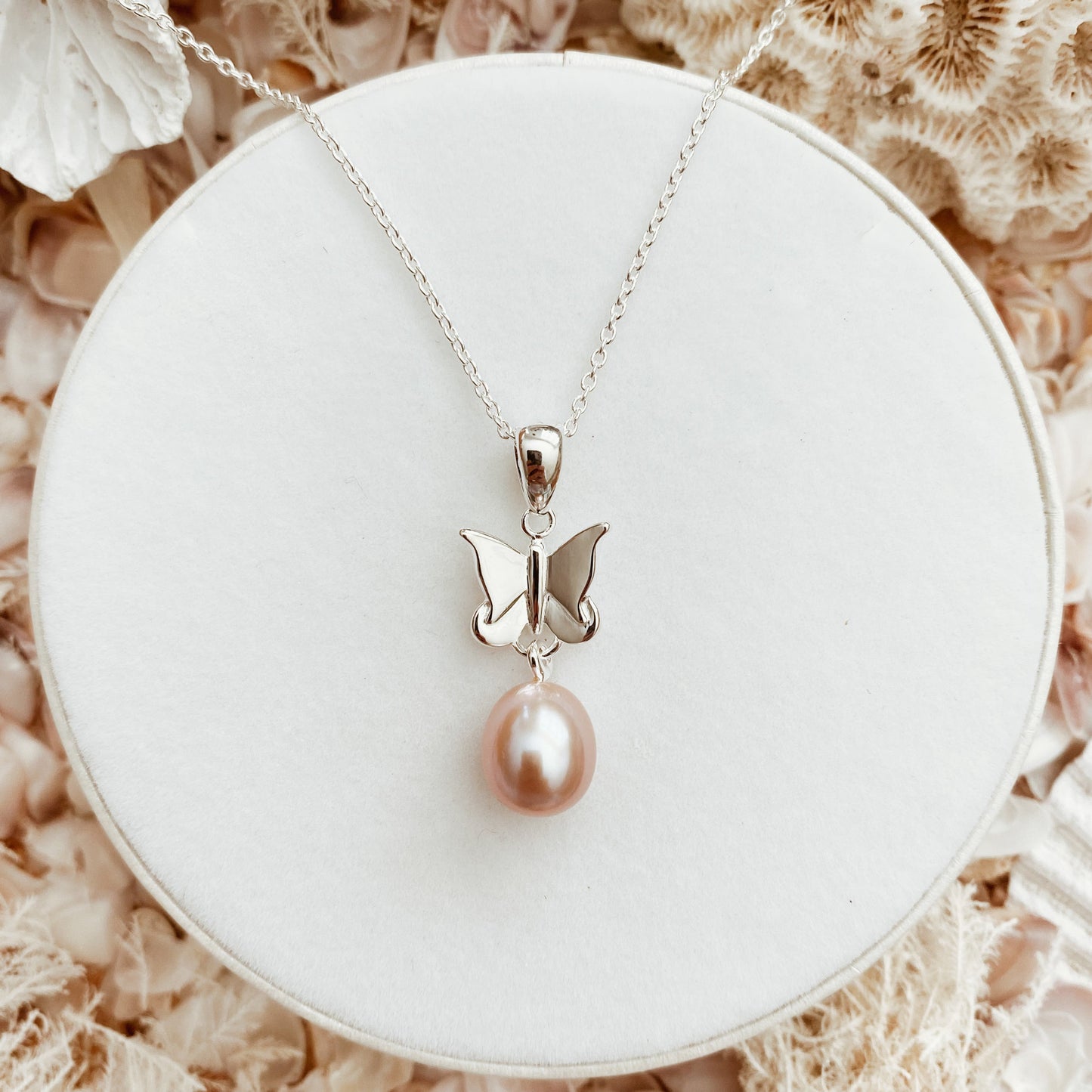 Pearl Pendant Meeka Butterfly White | The Courthouse Collection
