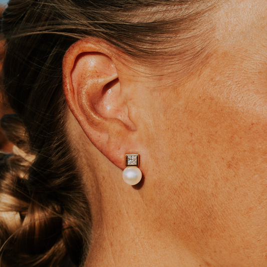 Princess Pearl Earrings "Meghan"