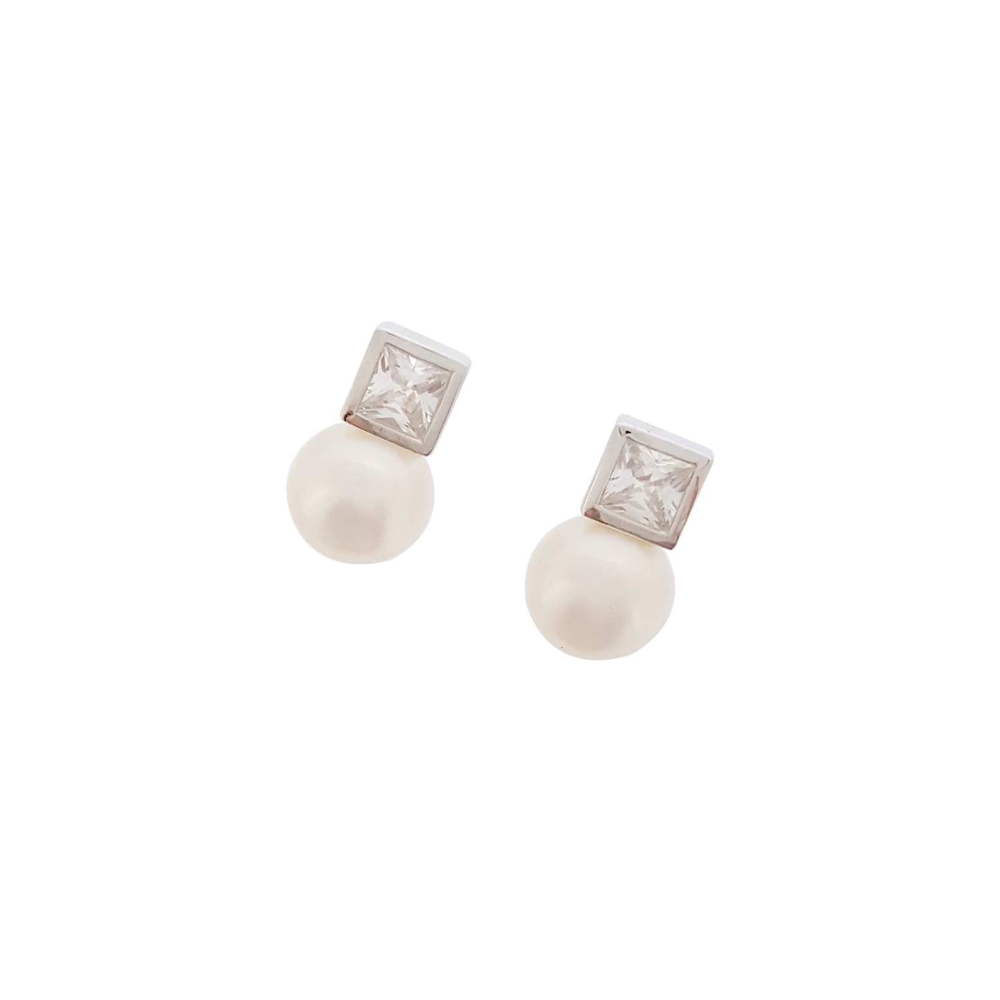 Princess Pearl Earrings "Meghan"