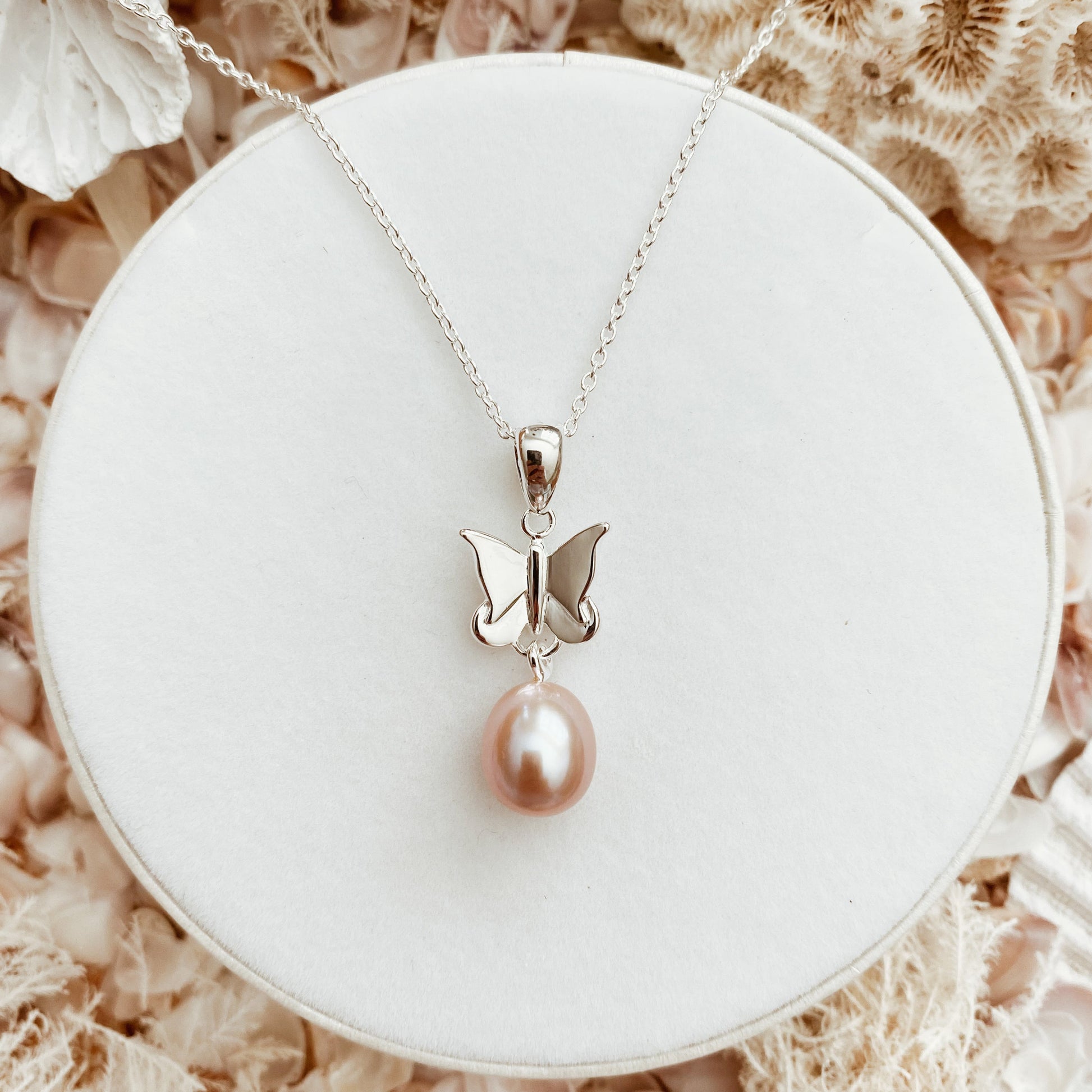 Pearl Pendant Meeka Butterfly White | The Courthouse Collection